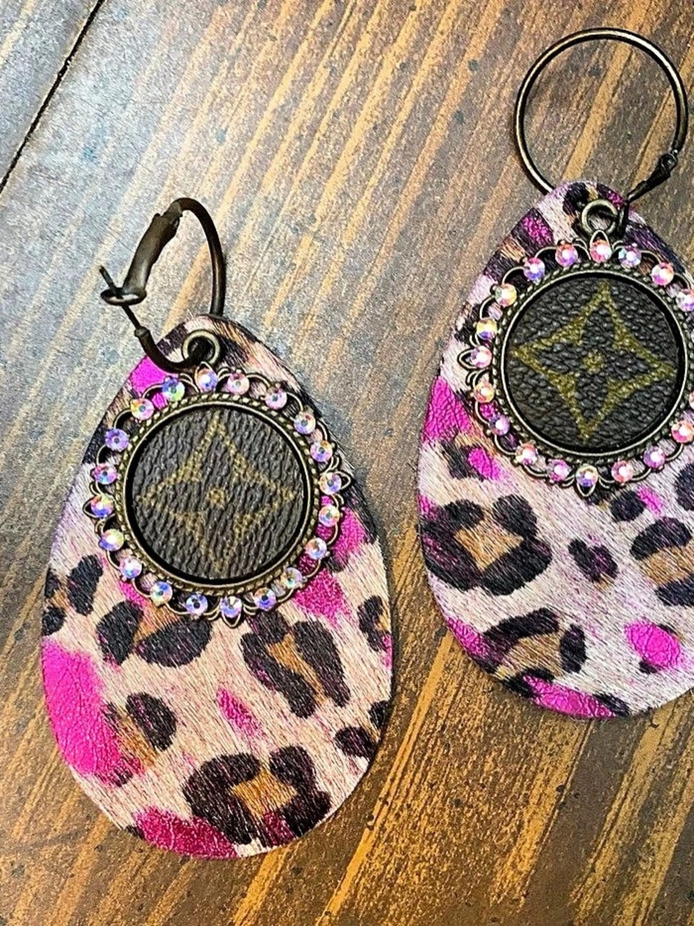 Keep it Gypsy Leopard Print Dangle Earrings in Pink & Black